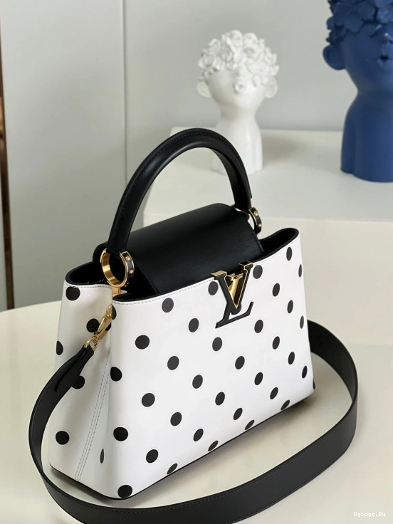 LOUIS CAPUCINES MM VUITTON 0402